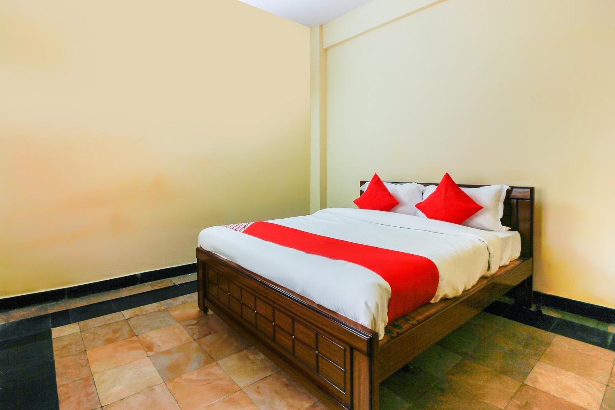 Hotel O Sai Residency Near Sr Nagar Metro Station Hyderabad Esterno foto