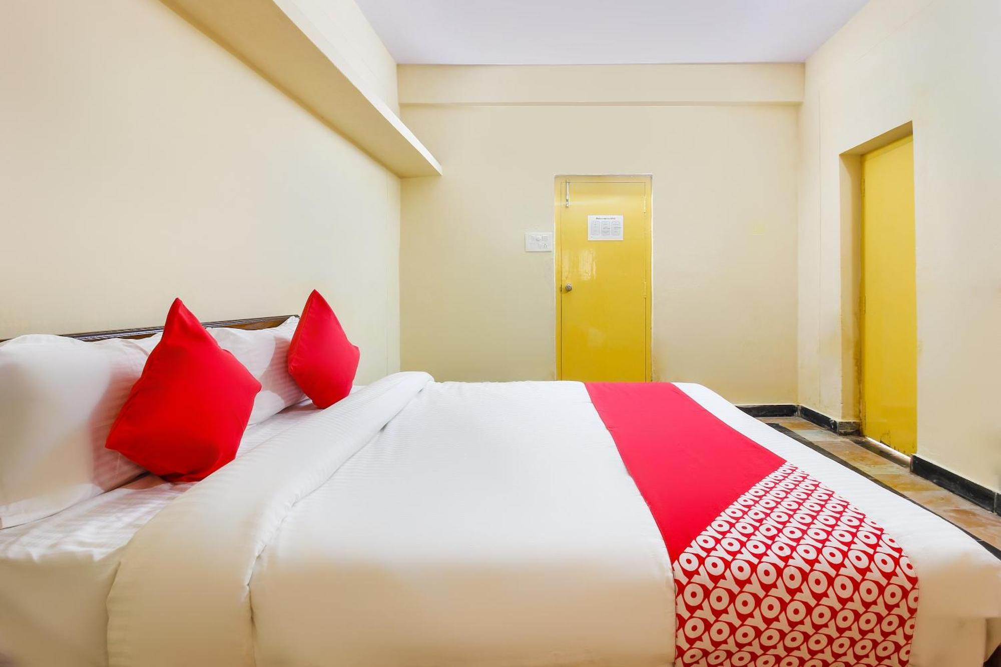 Hotel O Sai Residency Near Sr Nagar Metro Station Hyderabad Esterno foto