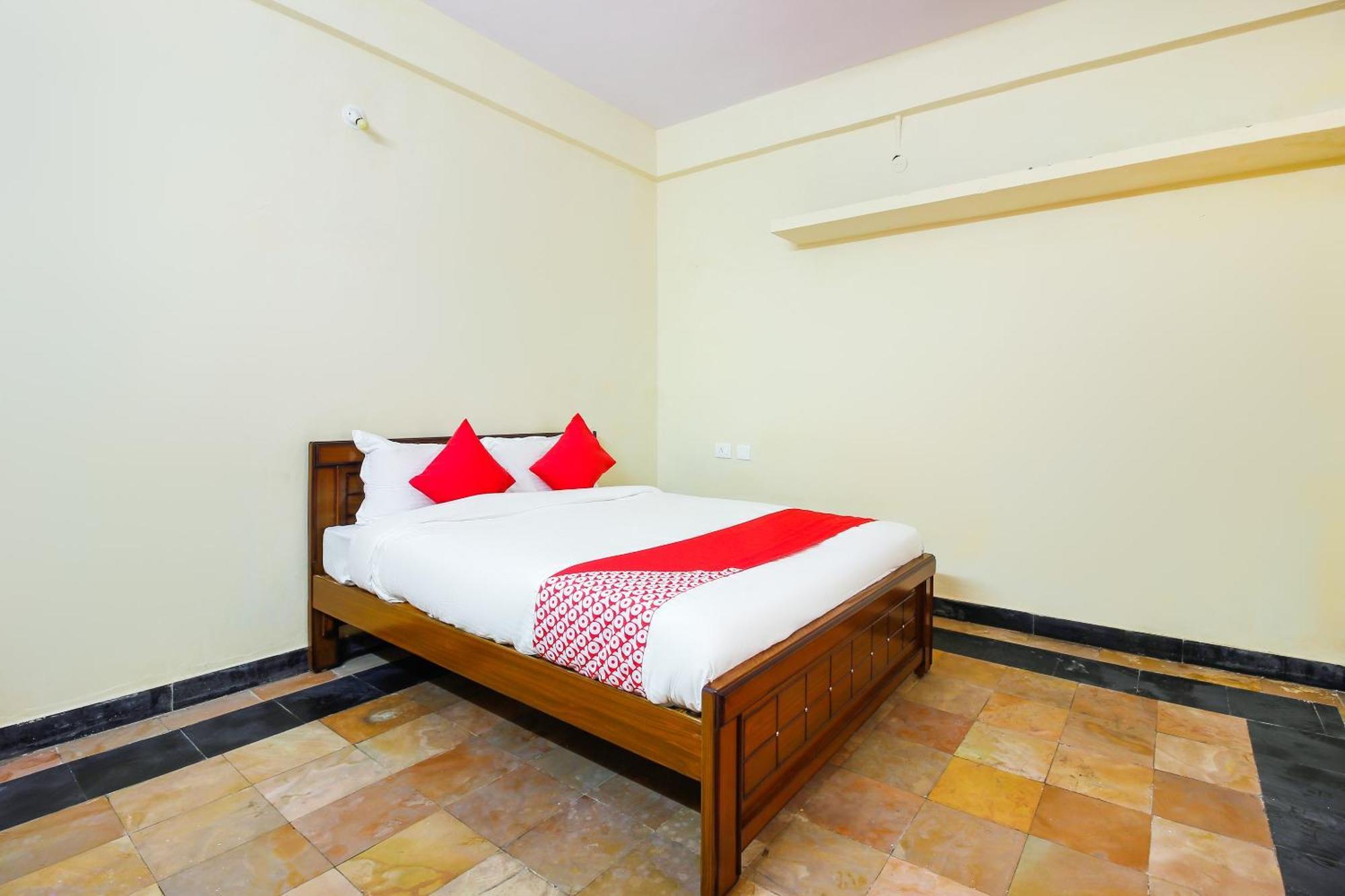 Hotel O Sai Residency Near Sr Nagar Metro Station Hyderabad Esterno foto