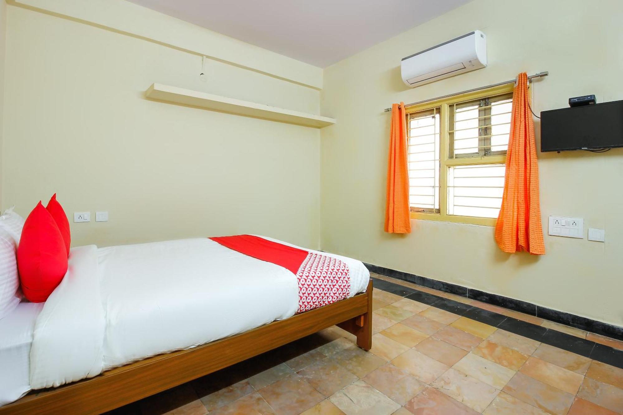 Hotel O Sai Residency Near Sr Nagar Metro Station Hyderabad Esterno foto