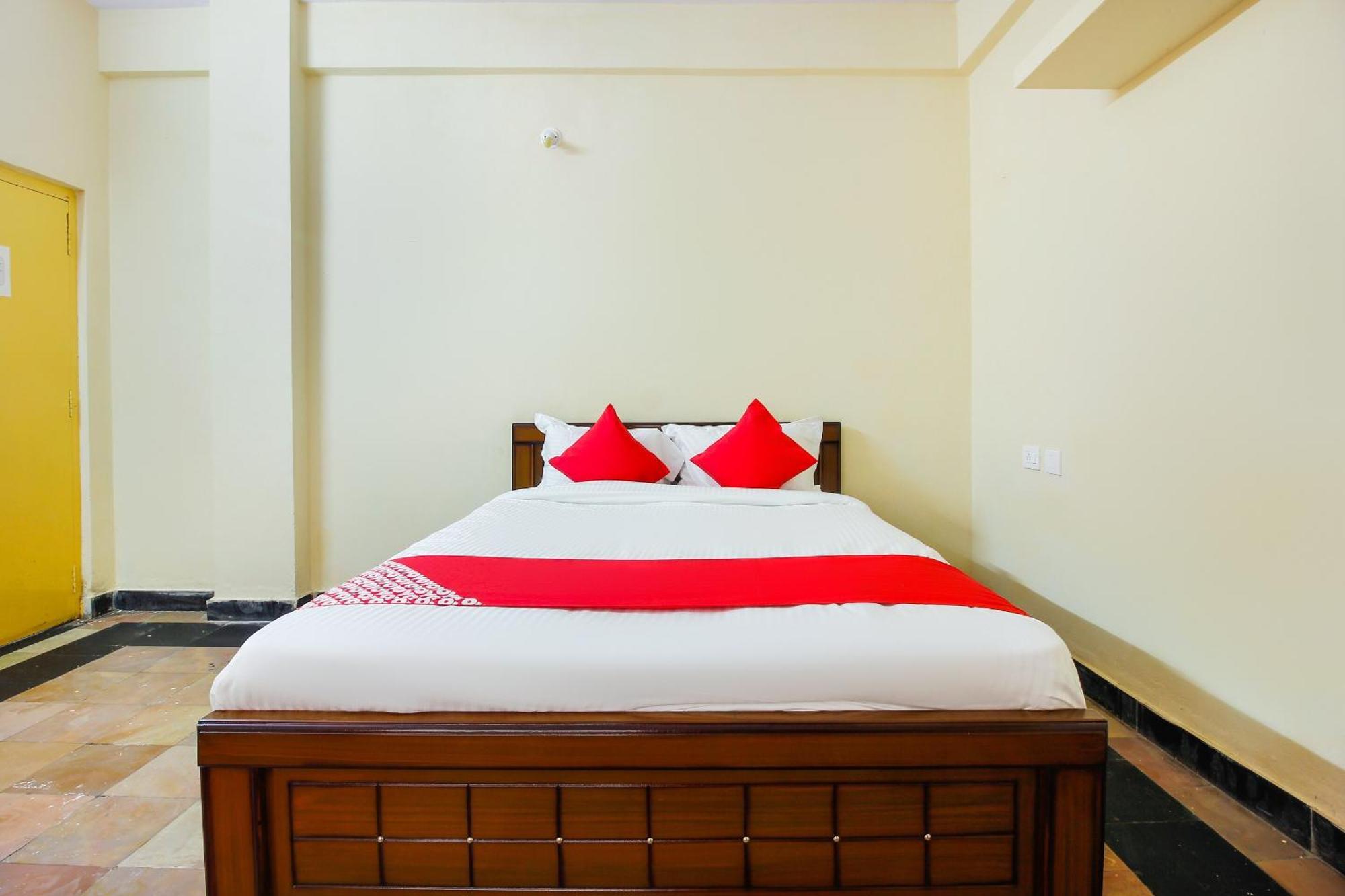 Hotel O Sai Residency Near Sr Nagar Metro Station Hyderabad Esterno foto