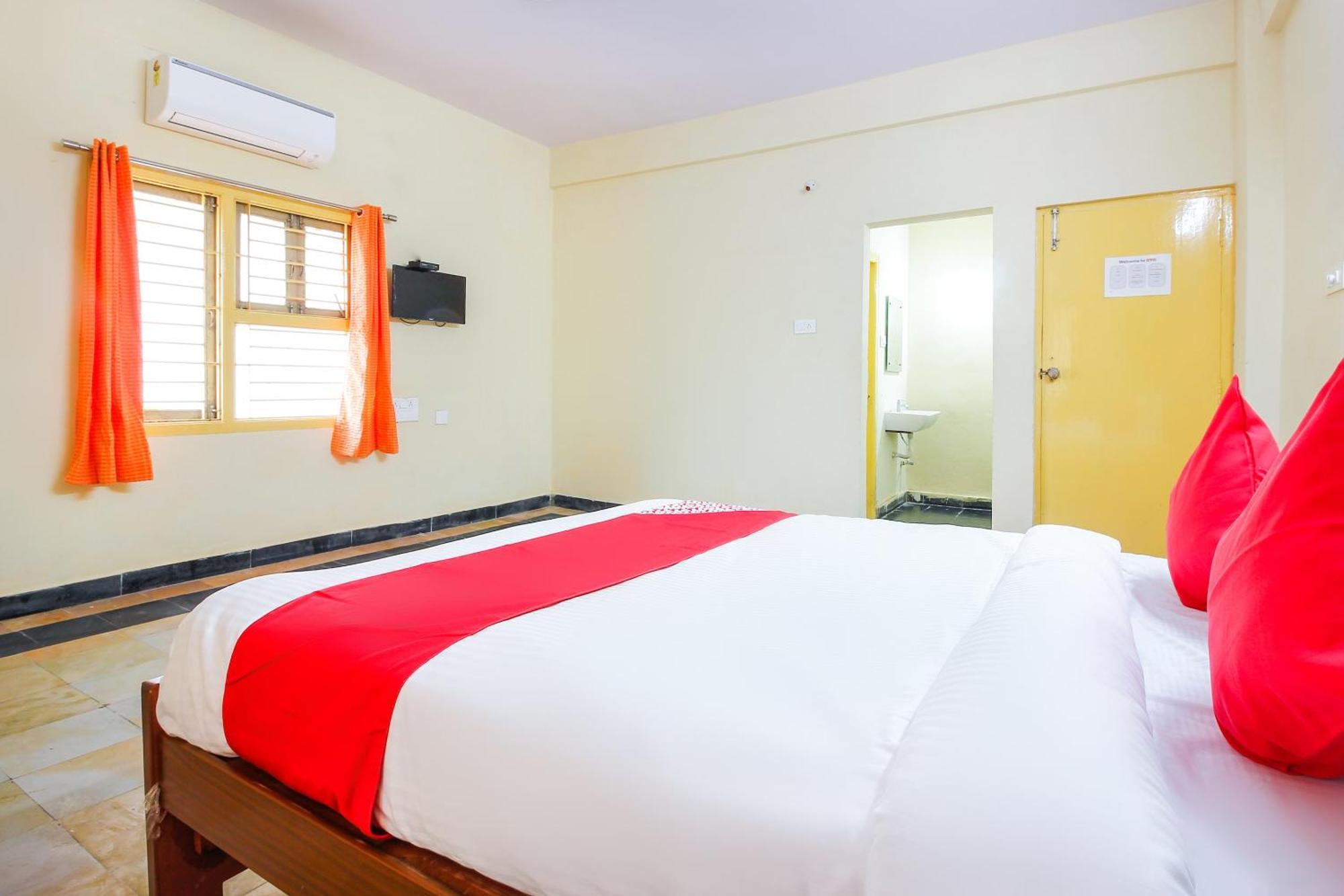 Hotel O Sai Residency Near Sr Nagar Metro Station Hyderabad Esterno foto