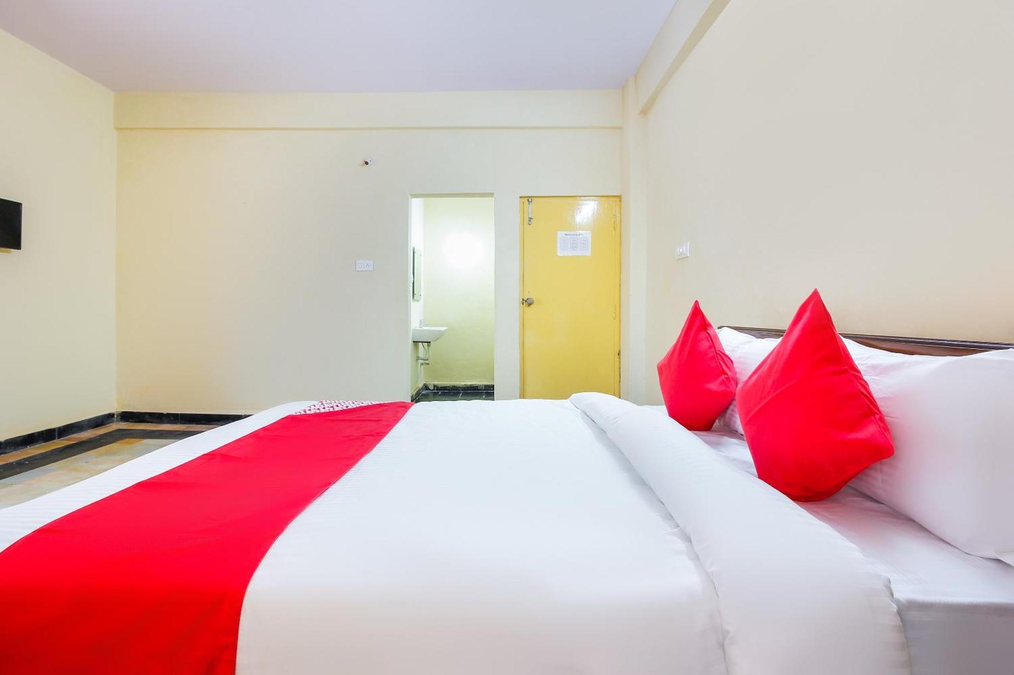 Hotel O Sai Residency Near Sr Nagar Metro Station Hyderabad Esterno foto